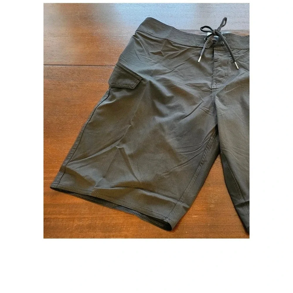 Volcom Lido Solid Mod 20 Board Shorts Mens 30 Black Mod-Tech A0812121